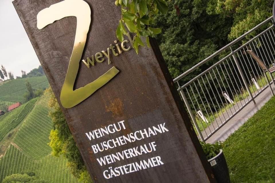 Zweytick Gaestezimmer Weingut Ratsch an der Weinstraße Exteriör bild