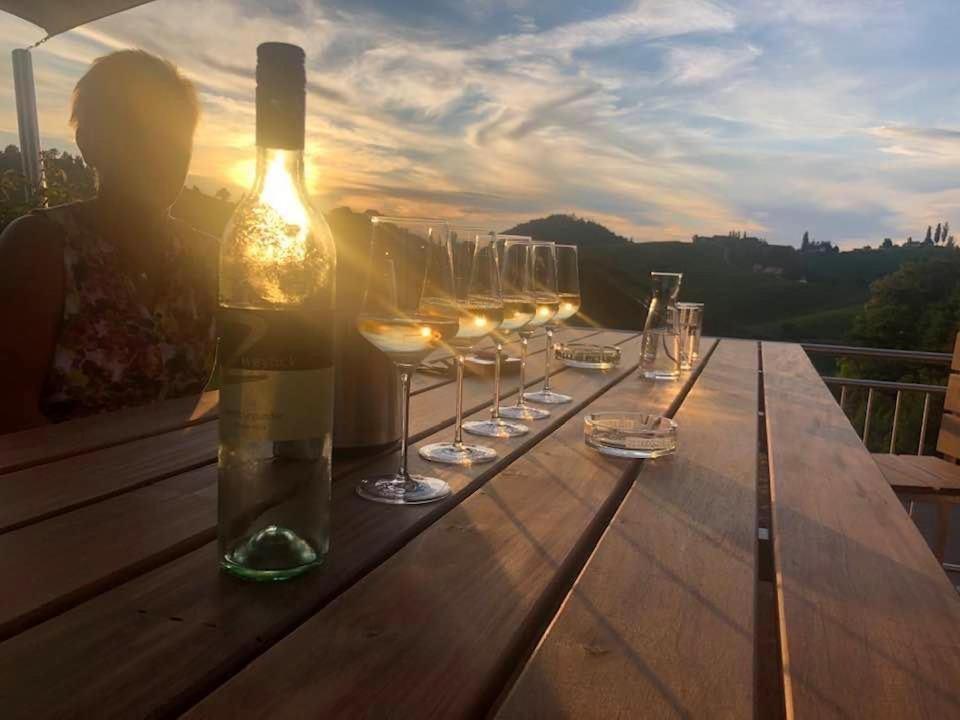 Zweytick Gaestezimmer Weingut Ratsch an der Weinstraße Exteriör bild