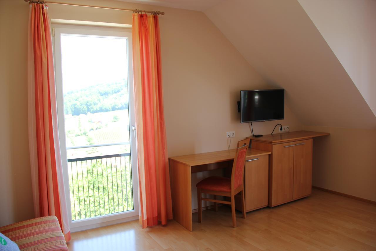 Zweytick Gaestezimmer Weingut Ratsch an der Weinstraße Exteriör bild